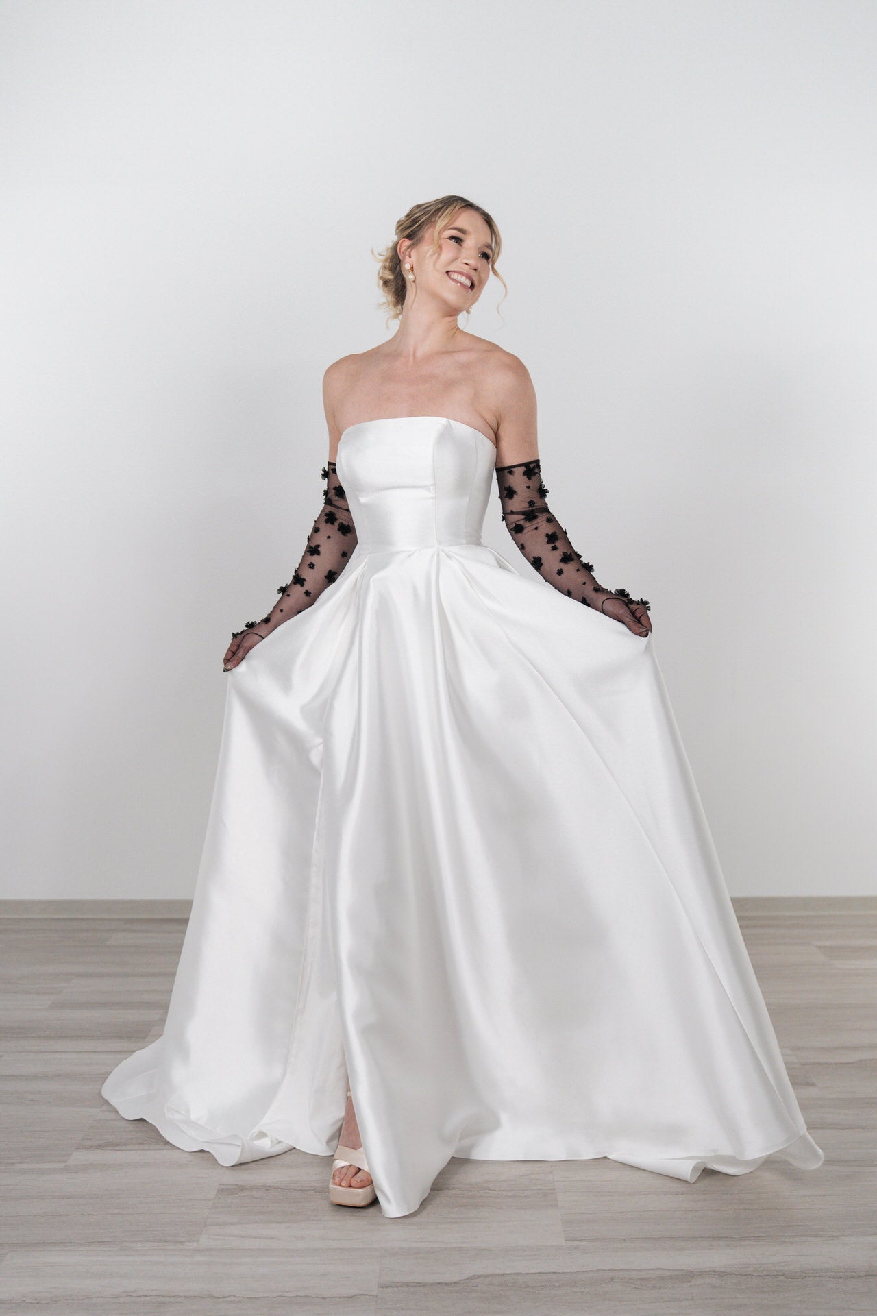 li - 3M - 014 (Split) - bridalicious brautkleider hochzeitskleider