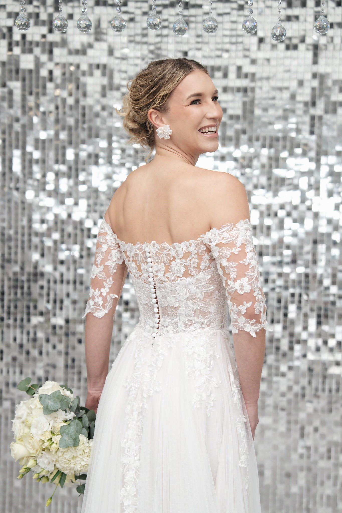 li - 3M - 015 - bridalicious Brautkleider Hochzeitskleider Brautmoden Bremen Wiesbaden