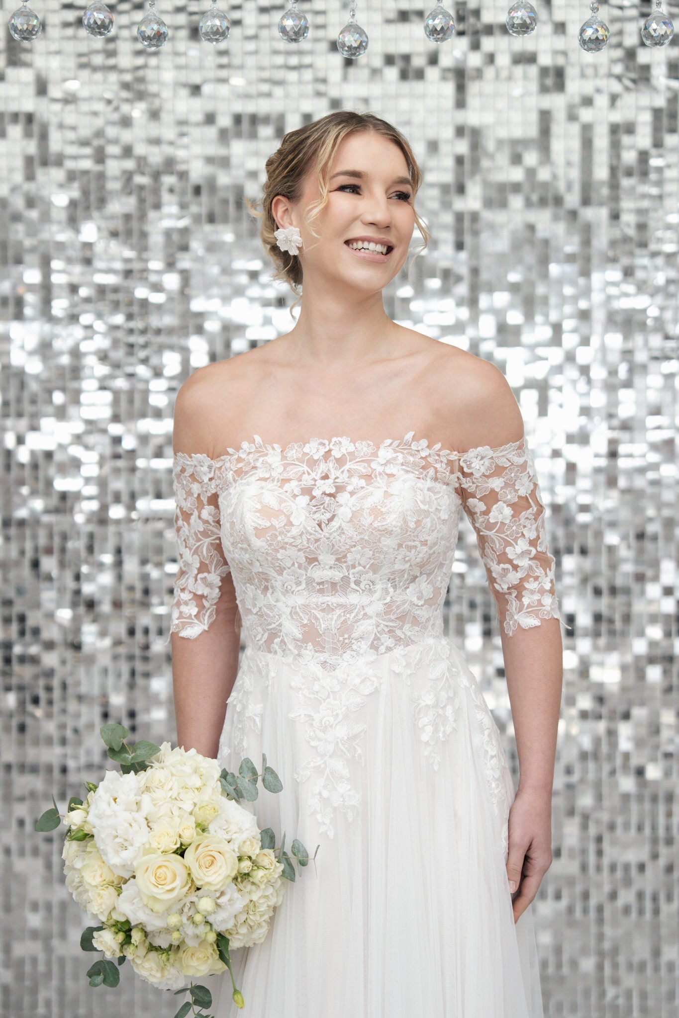 li - 3M - 015 - bridalicious Brautkleider Hochzeitskleider Brautmoden Bremen Wiesbaden
