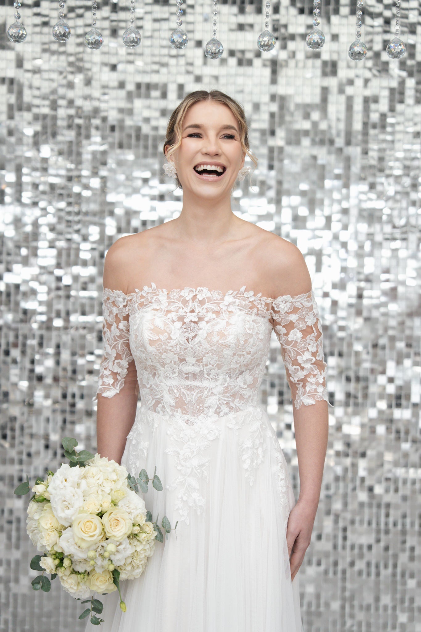 li - 3M - 015 - bridalicious Brautkleider Hochzeitskleider Brautmoden Bremen Wiesbaden
