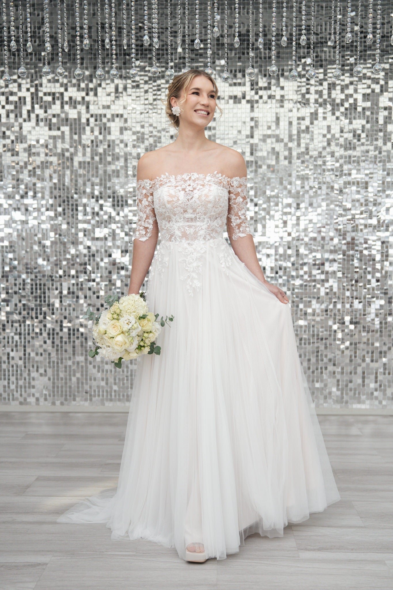 li - 3M - 015 - bridalicious Brautkleider Hochzeitskleider Brautmoden Bremen Wiesbaden