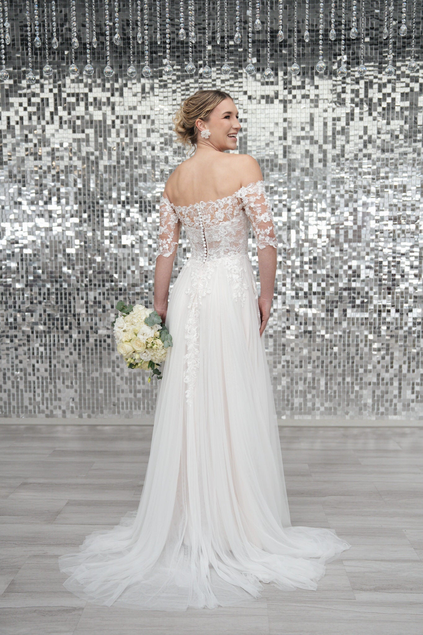 li - 3M - 015 - bridalicious Brautkleider Hochzeitskleider Brautmoden Bremen Wiesbaden