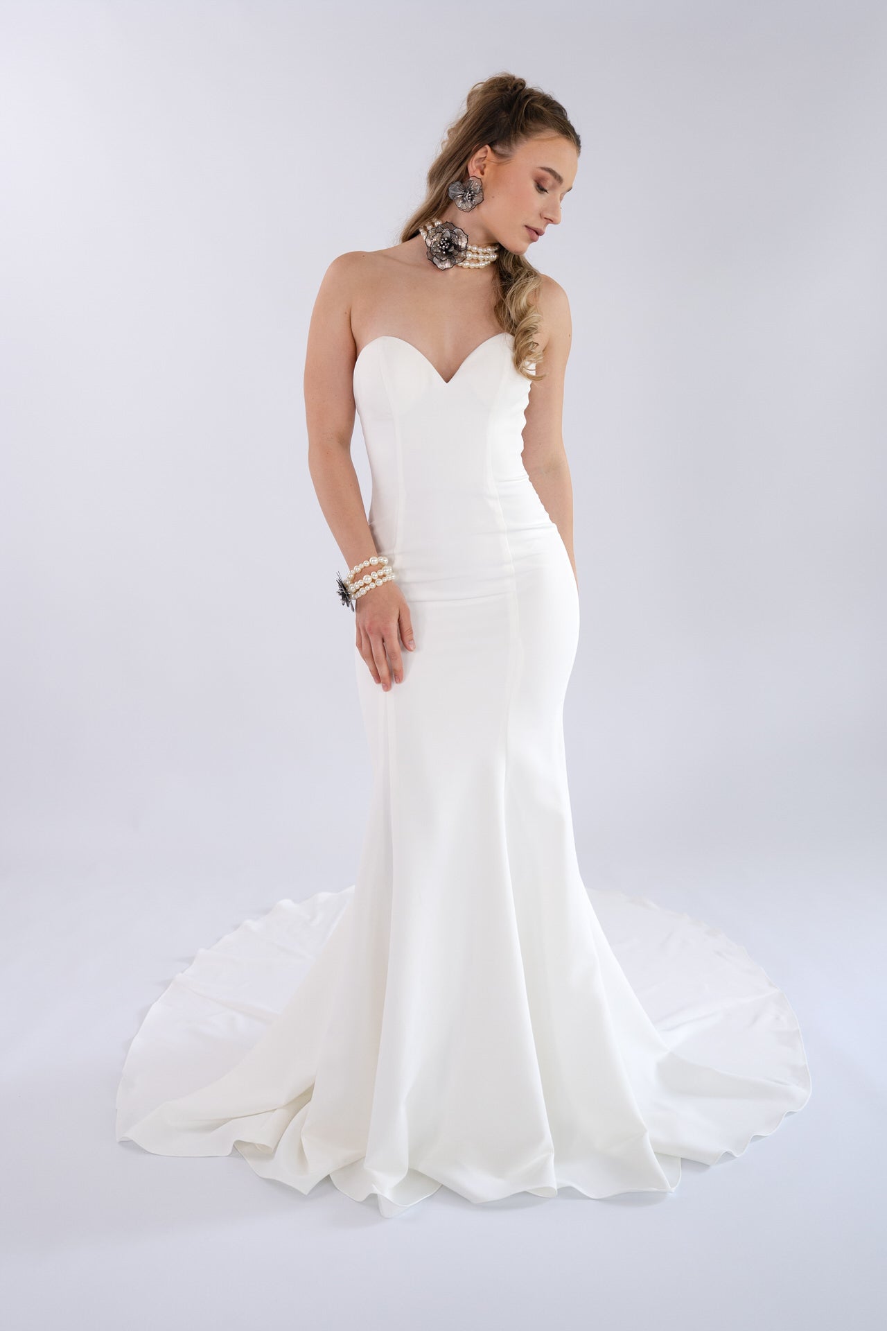 li - 4E - 001 - bridalicious Brautkleider Hochzeitskleider Brautmoden Bremen Wiesbaden