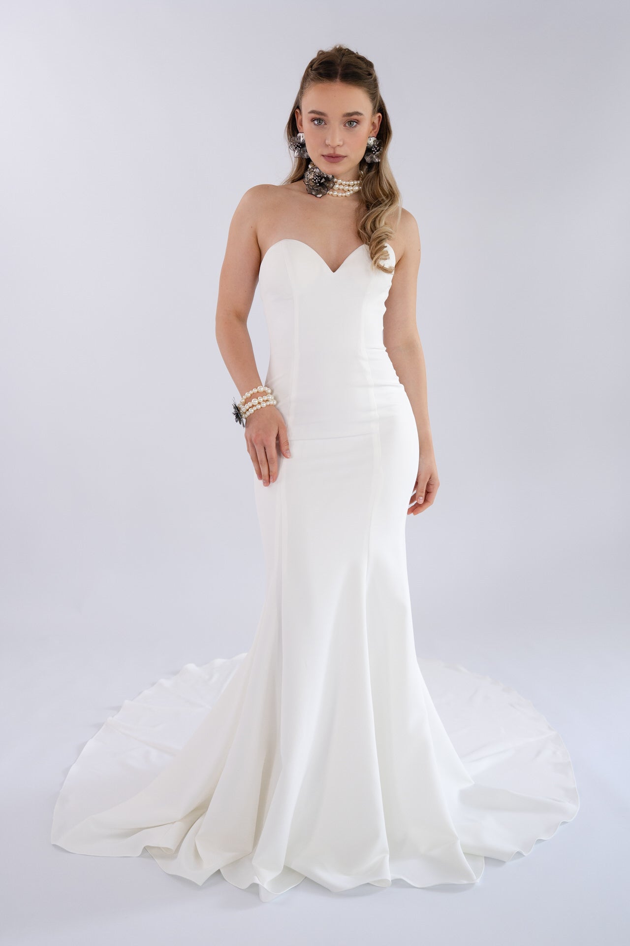 li - 4E - 001 - bridalicious Brautkleider Hochzeitskleider Brautmoden Bremen Wiesbaden