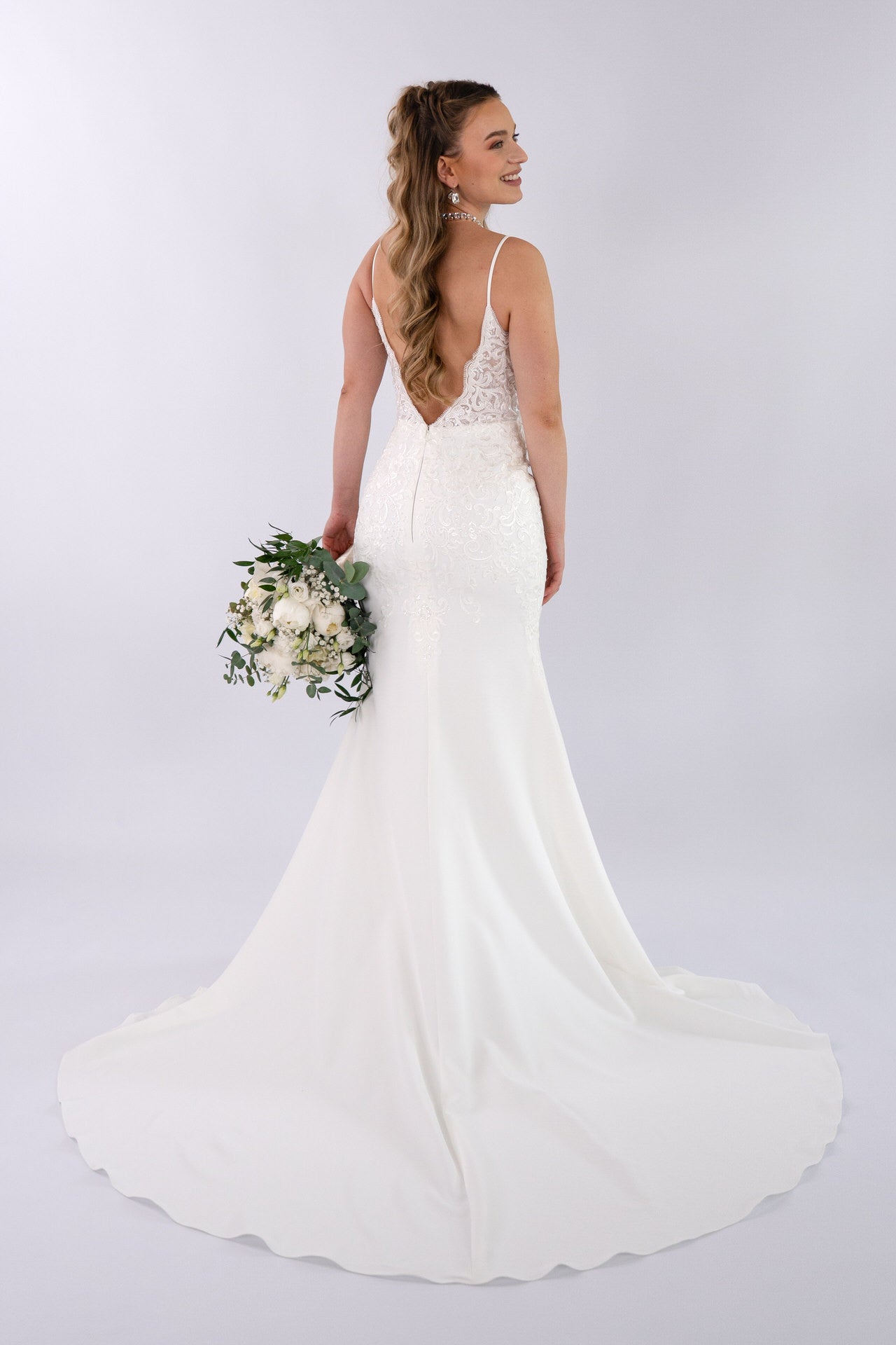 li - 4E - 002 - bridalicious Brautkleider Hochzeitskleider Brautmoden Bremen Wiesbaden