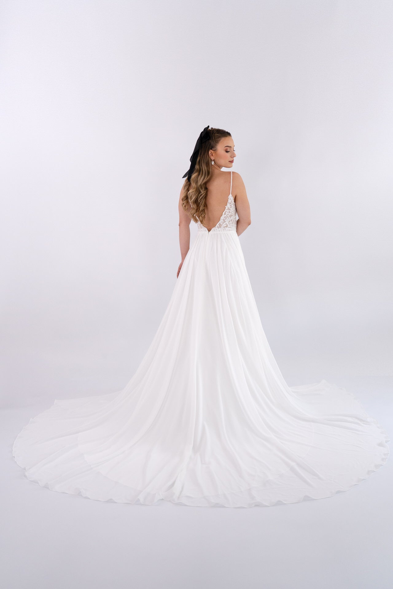 li - 4E - 003 - bridalicious Brautkleider Hochzeitskleider Brautmoden Bremen Wiesbaden