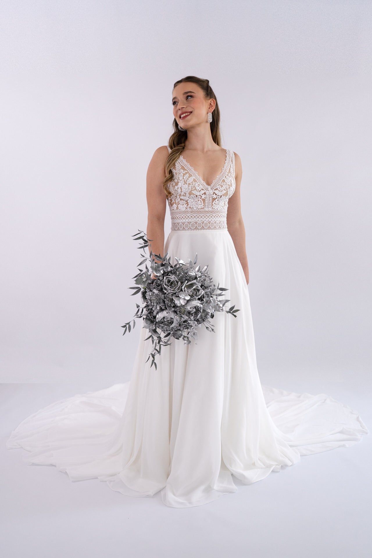 li - 4E - 004 - bridalicious Brautkleider Hochzeitskleider Brautmoden Bremen Wiesbaden
