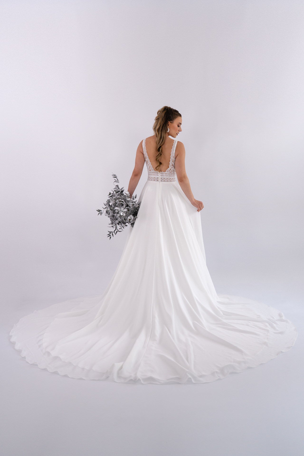 li - 4E - 004 - bridalicious Brautkleider Hochzeitskleider Brautmoden Bremen Wiesbaden