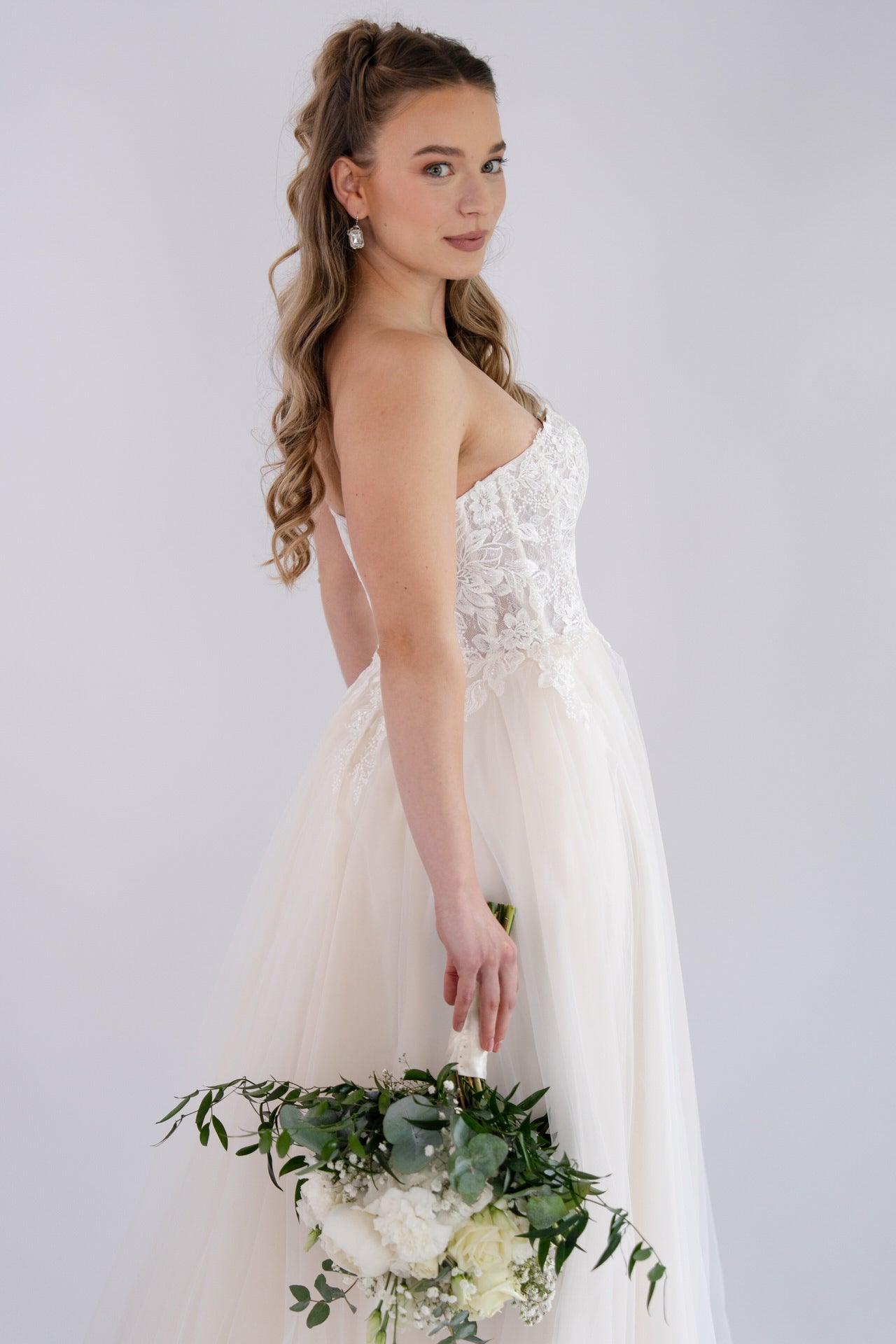 li - 4E - 005 - bridalicious Brautkleider Hochzeitskleider Brautmoden Bremen Wiesbaden