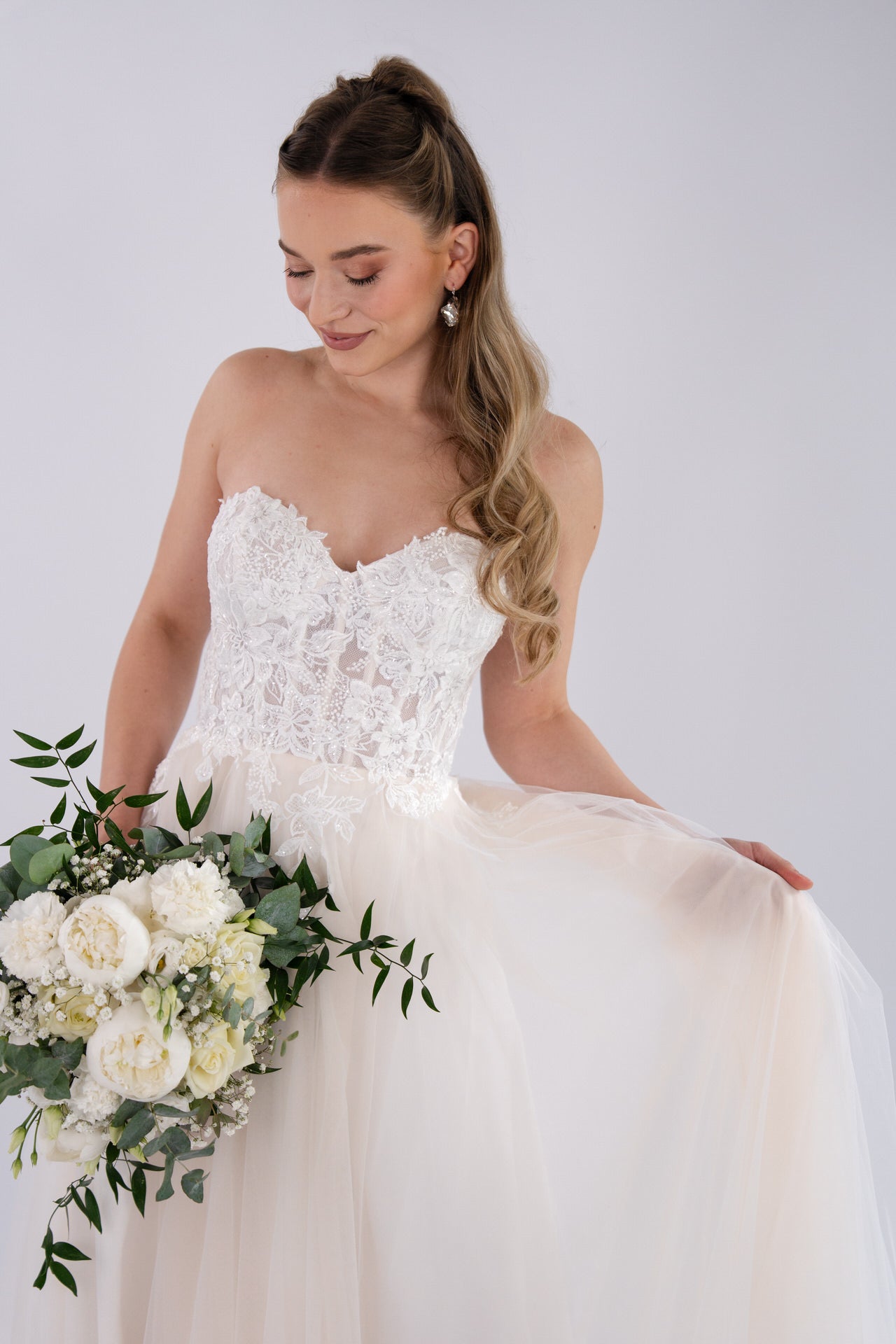 li - 4E - 005 - bridalicious Brautkleider Hochzeitskleider Brautmoden Bremen Wiesbaden