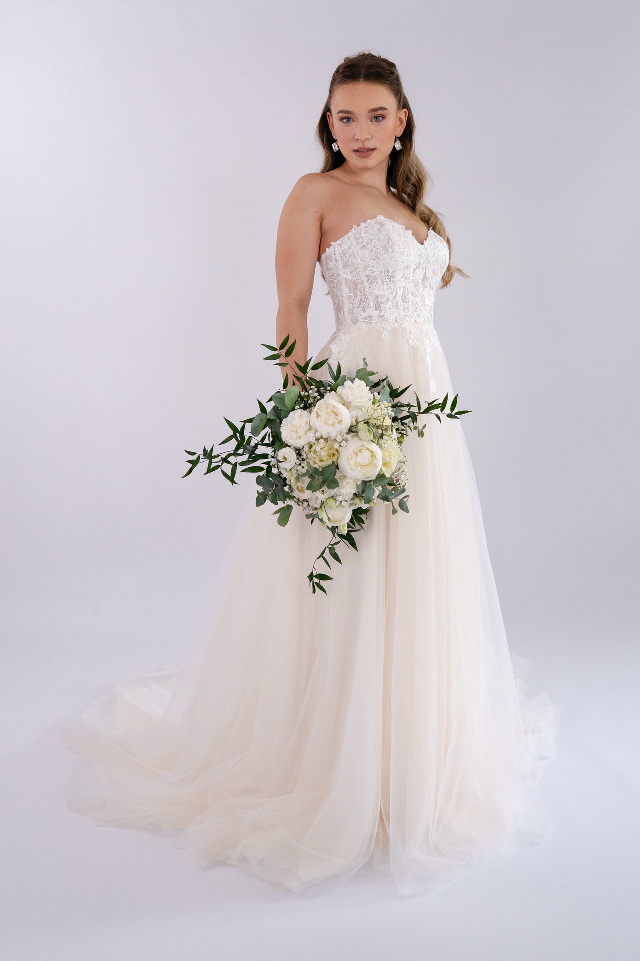 li - 4E - 005 - bridalicious Brautkleider Hochzeitskleider Brautmoden Bremen Wiesbaden