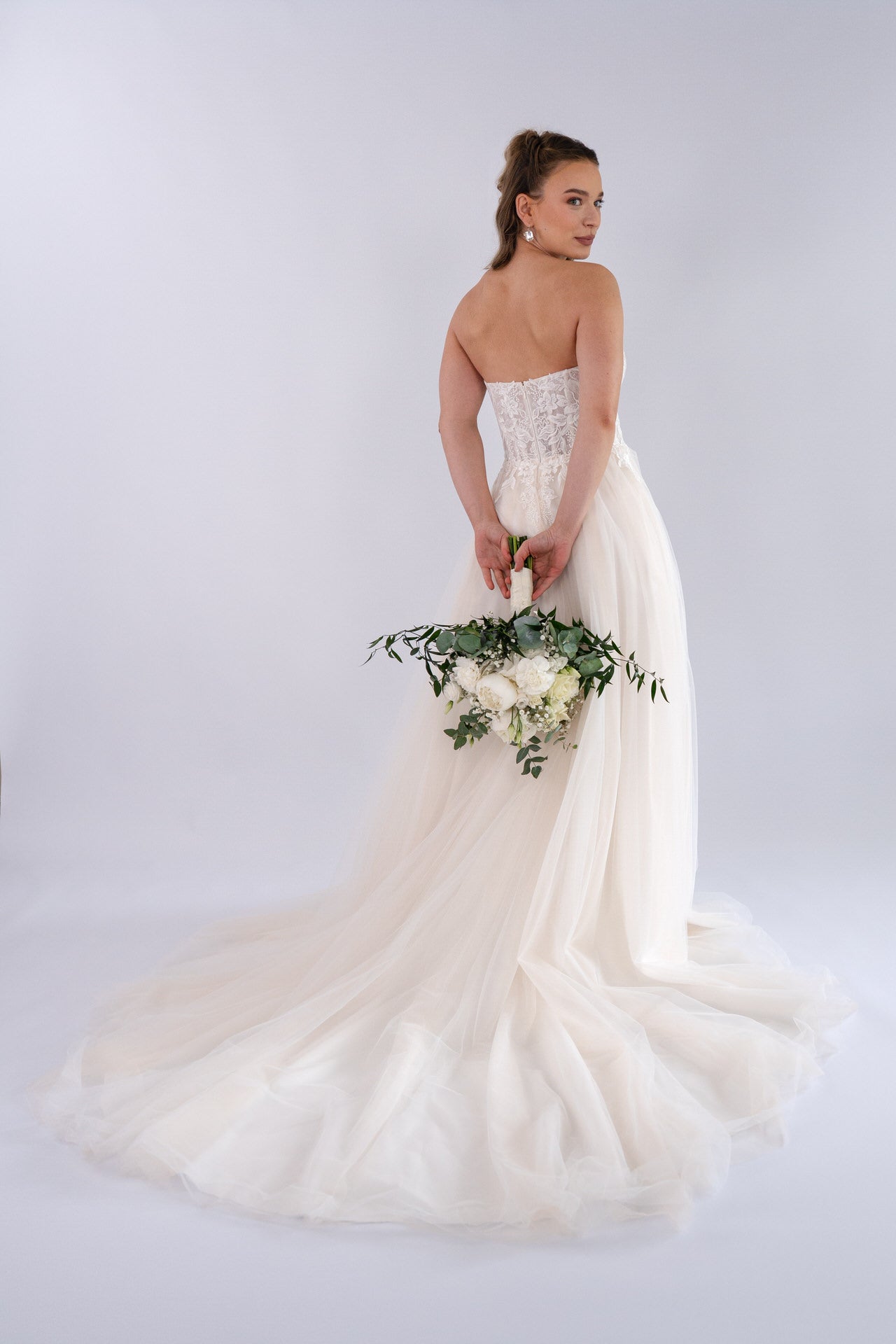 li - 4E - 005 - bridalicious Brautkleider Hochzeitskleider Brautmoden Bremen Wiesbaden