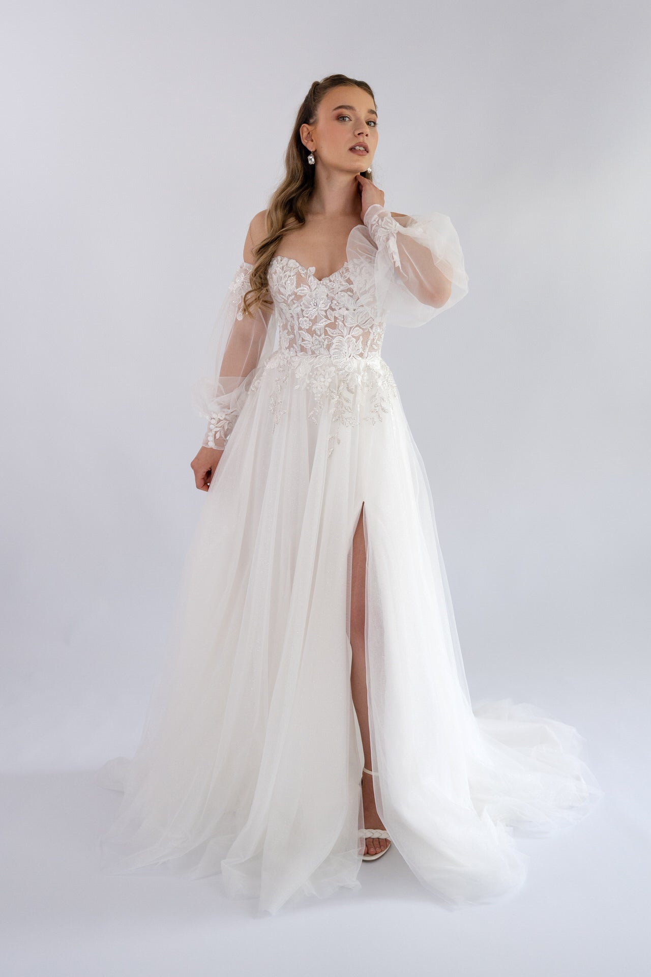 li - 4E - 006 - bridalicious Brautkleider Hochzeitskleider Brautmoden Bremen Wiesbaden