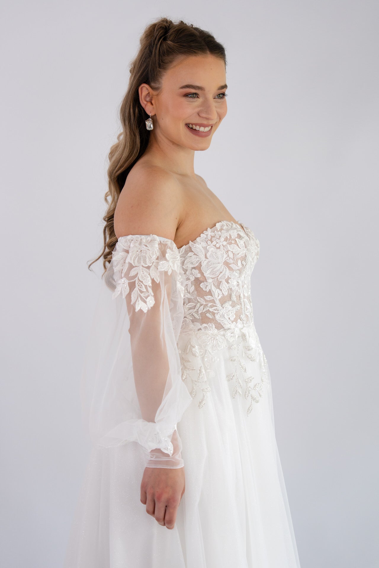 li - 4E - 006 - bridalicious Brautkleider Hochzeitskleider Brautmoden Bremen Wiesbaden