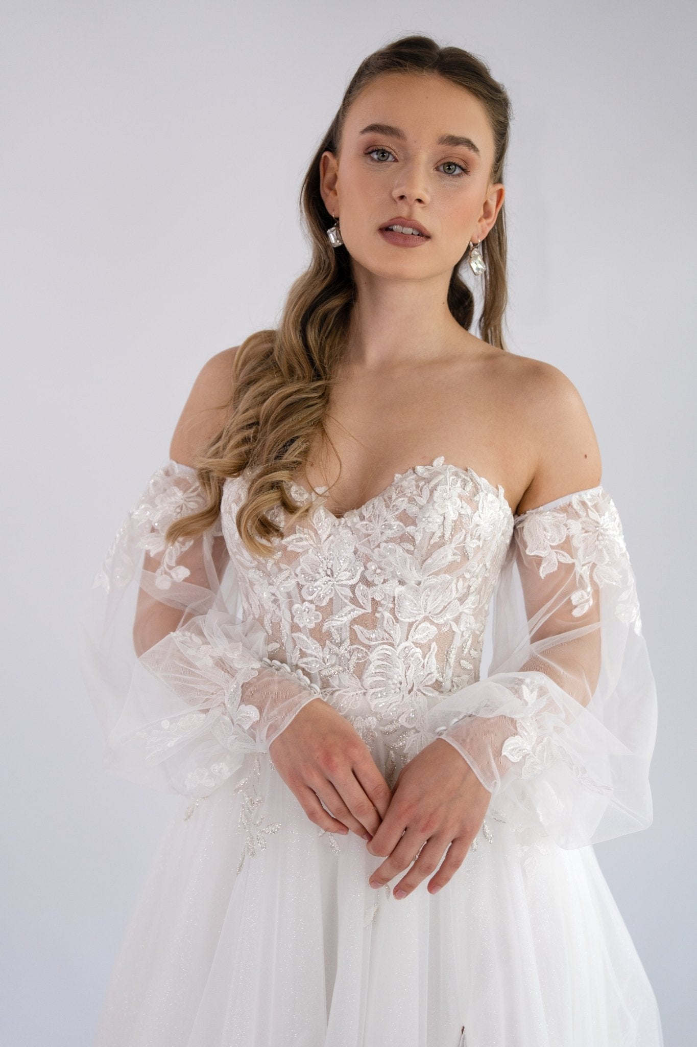 li - 4E - 006 - bridalicious Brautkleider Hochzeitskleider Brautmoden Bremen Wiesbaden