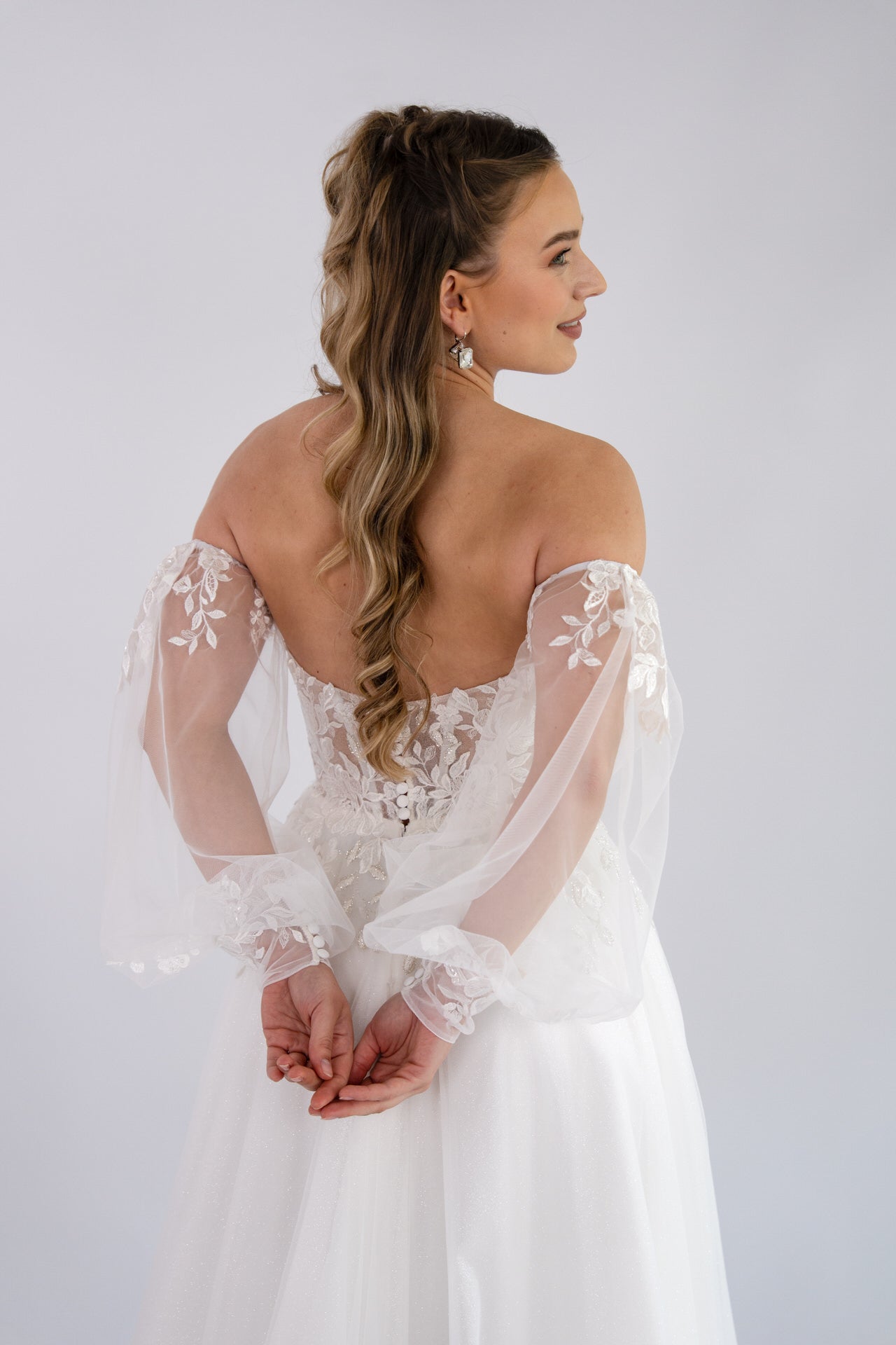 li - 4E - 006 - bridalicious Brautkleider Hochzeitskleider Brautmoden Bremen Wiesbaden