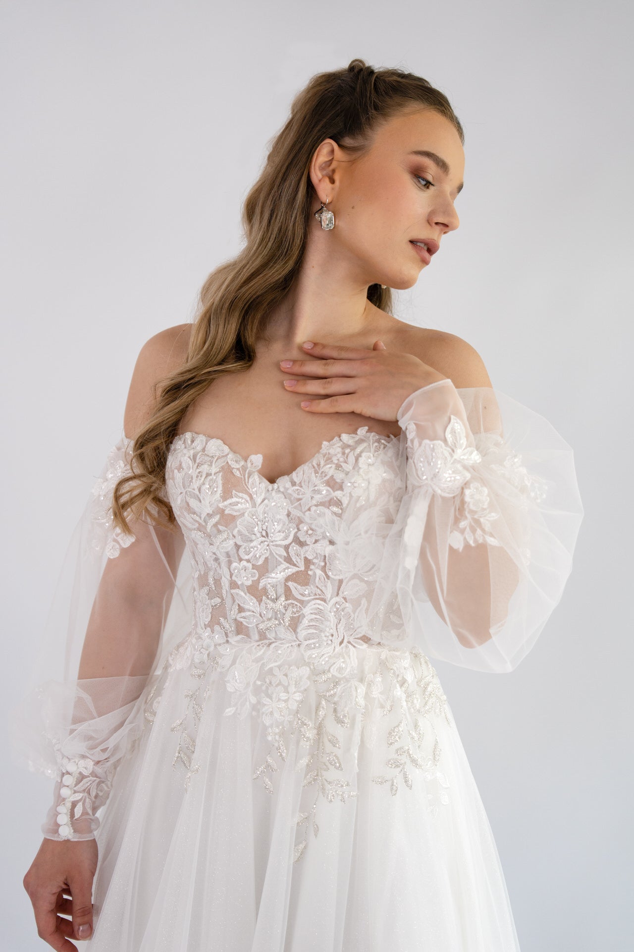 li - 4E - 006 - bridalicious Brautkleider Hochzeitskleider Brautmoden Bremen Wiesbaden