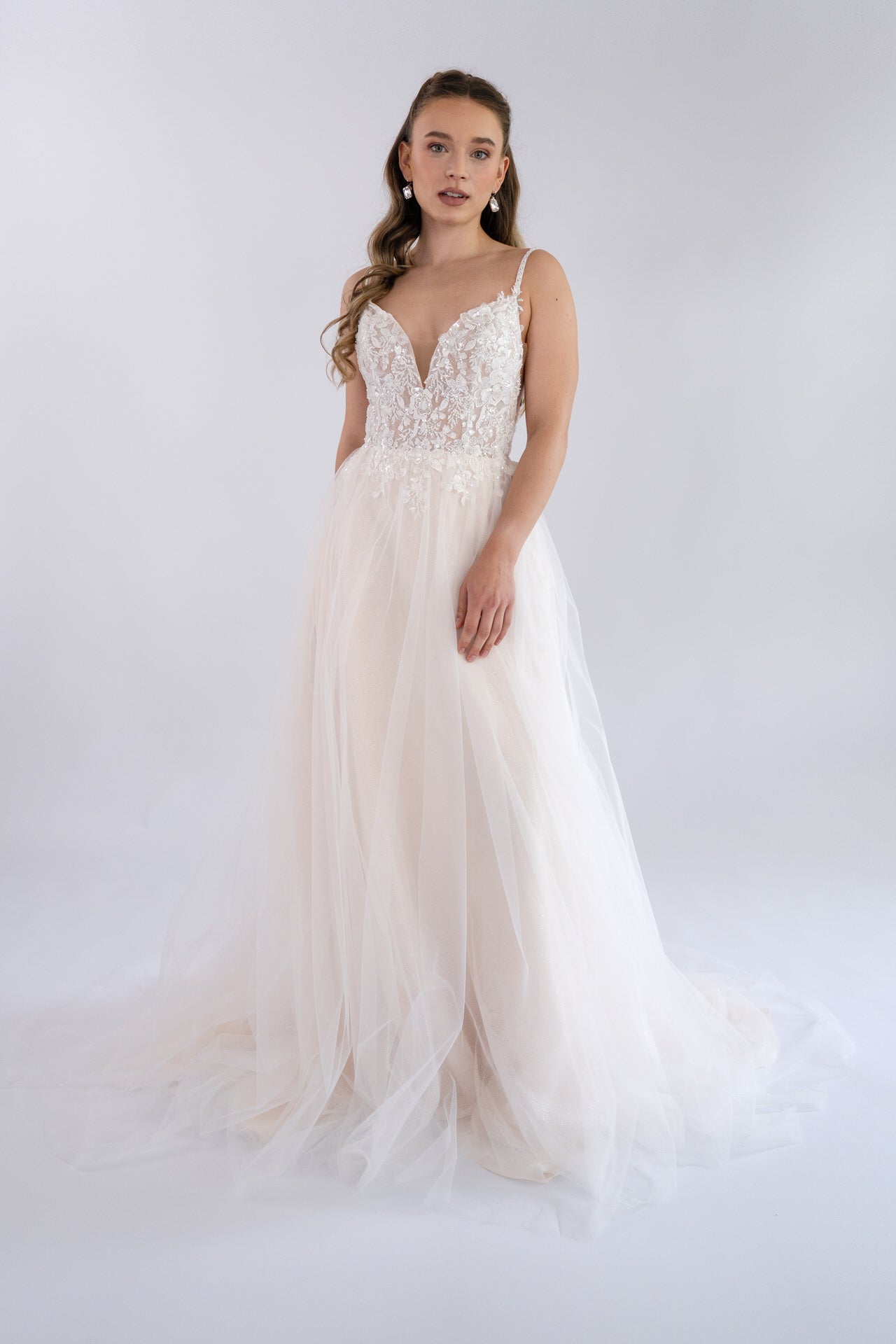 li - 4E - 007 - bridalicious Brautkleider Hochzeitskleider Brautmoden Bremen Wiesbaden