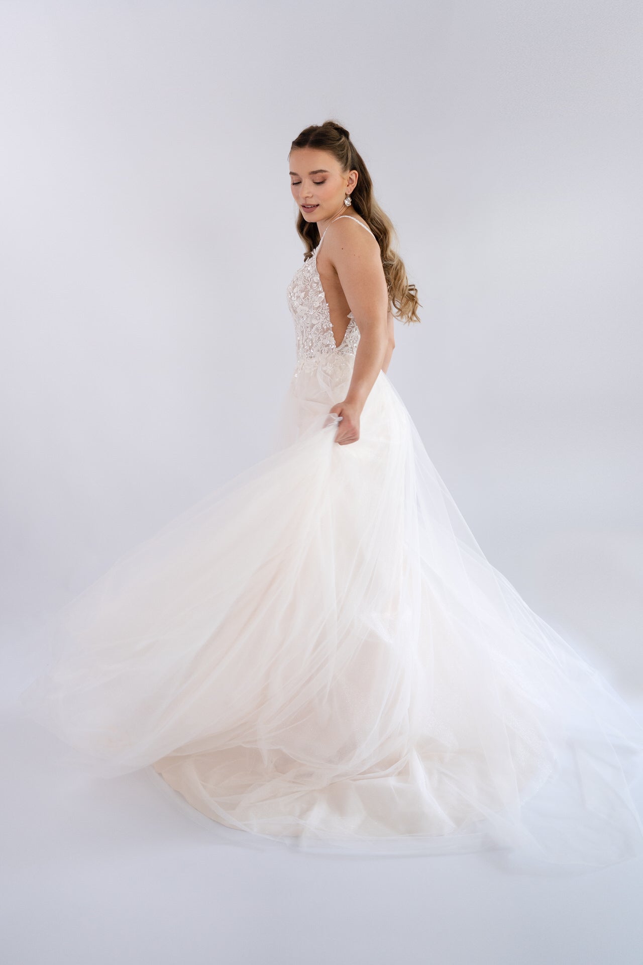 li - 4E - 007 - bridalicious Brautkleider Hochzeitskleider Brautmoden Bremen Wiesbaden