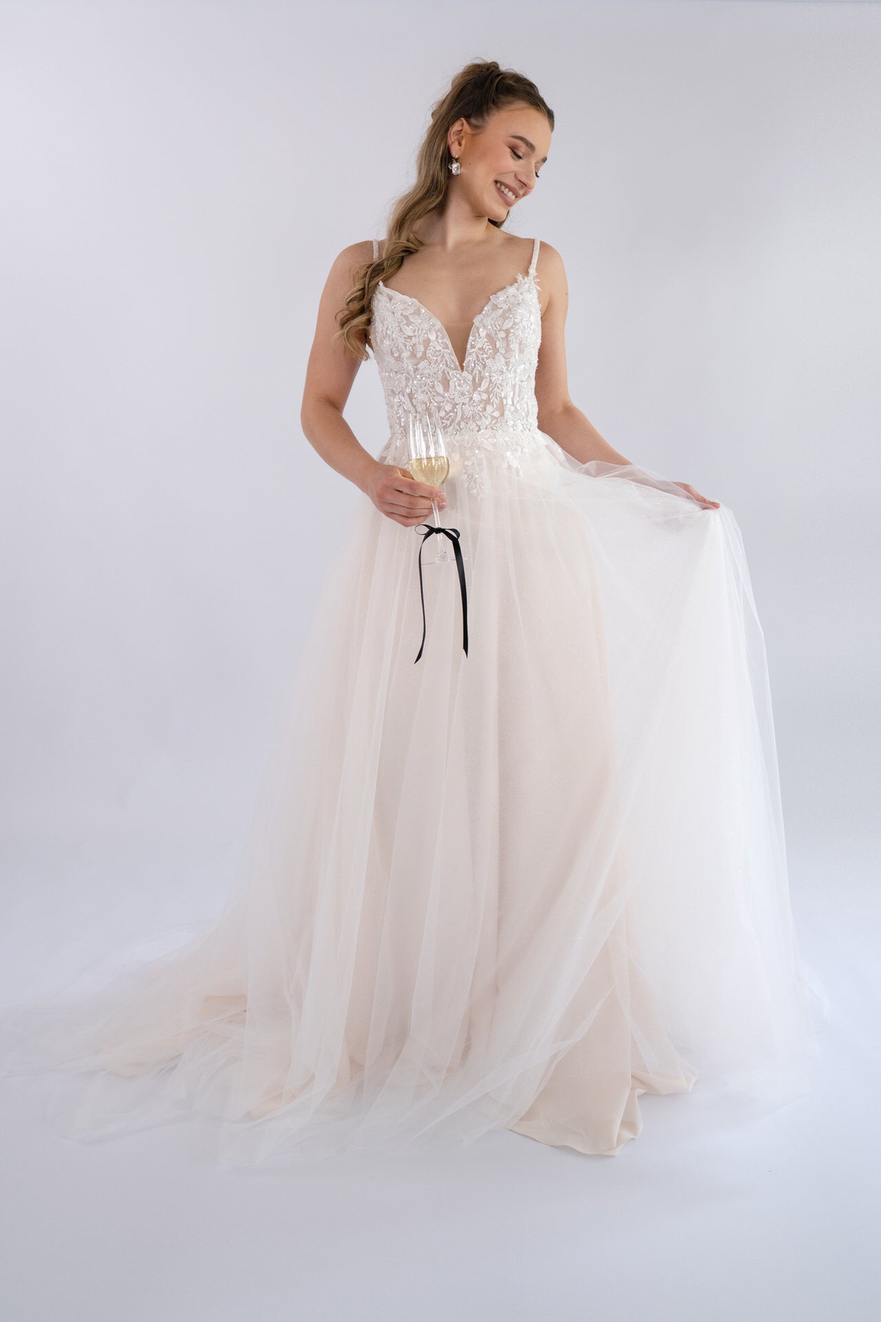 li - 4E - 007 - bridalicious Brautkleider Hochzeitskleider Brautmoden Bremen Wiesbaden