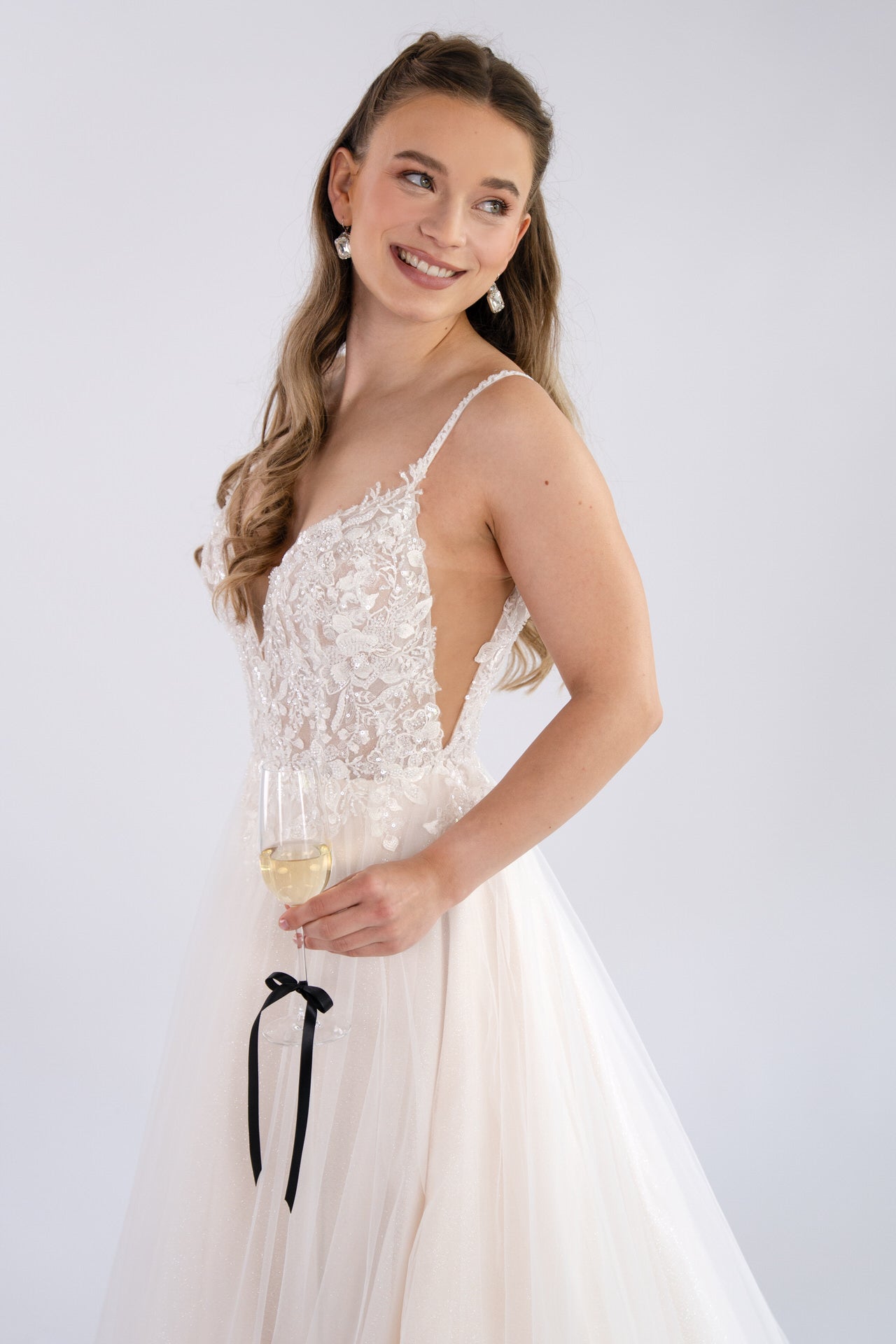 li - 4E - 007 - bridalicious Brautkleider Hochzeitskleider Brautmoden Bremen Wiesbaden