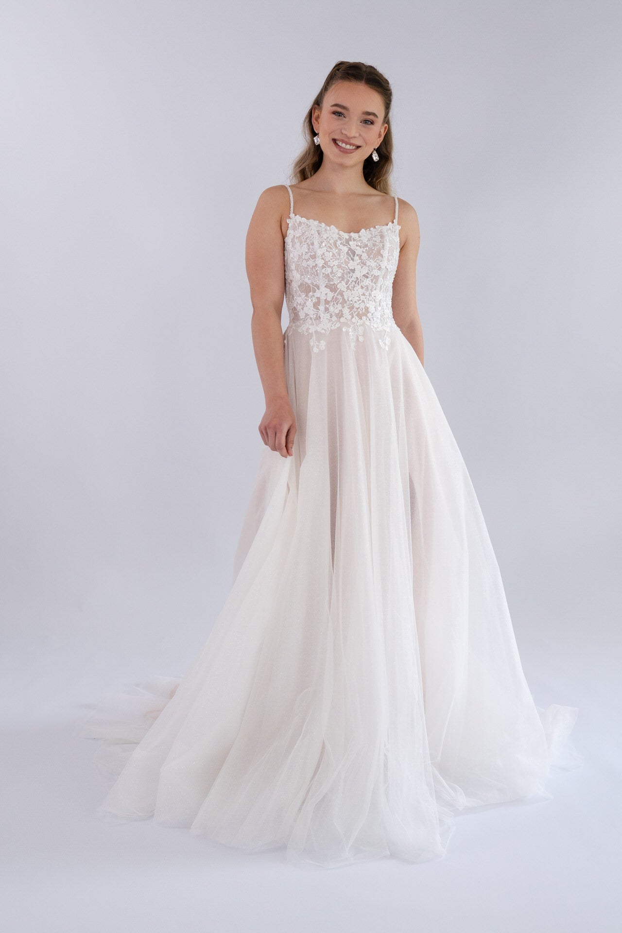 li - 4E - 008 - bridalicious Brautkleider Hochzeitskleider Brautmoden Bremen Wiesbaden