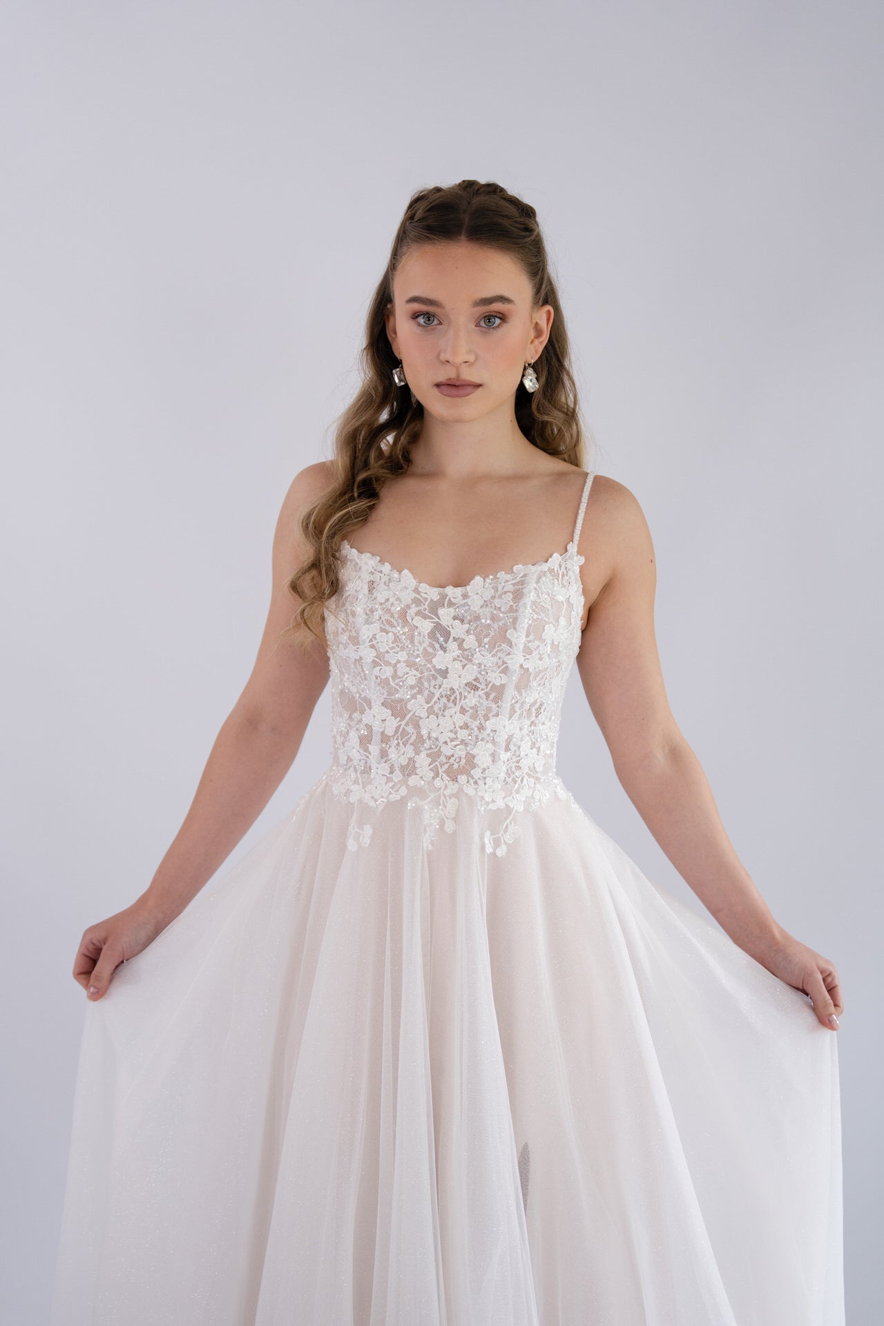 li - 4E - 008 - bridalicious Brautkleider Hochzeitskleider Brautmoden Bremen Wiesbaden