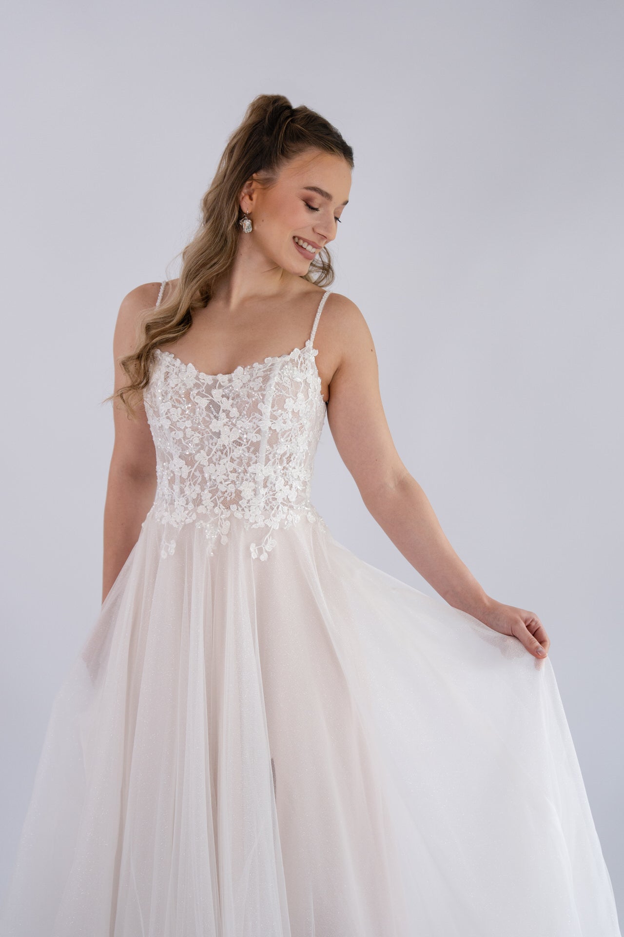 li - 4E - 008 - bridalicious Brautkleider Hochzeitskleider Brautmoden Bremen Wiesbaden