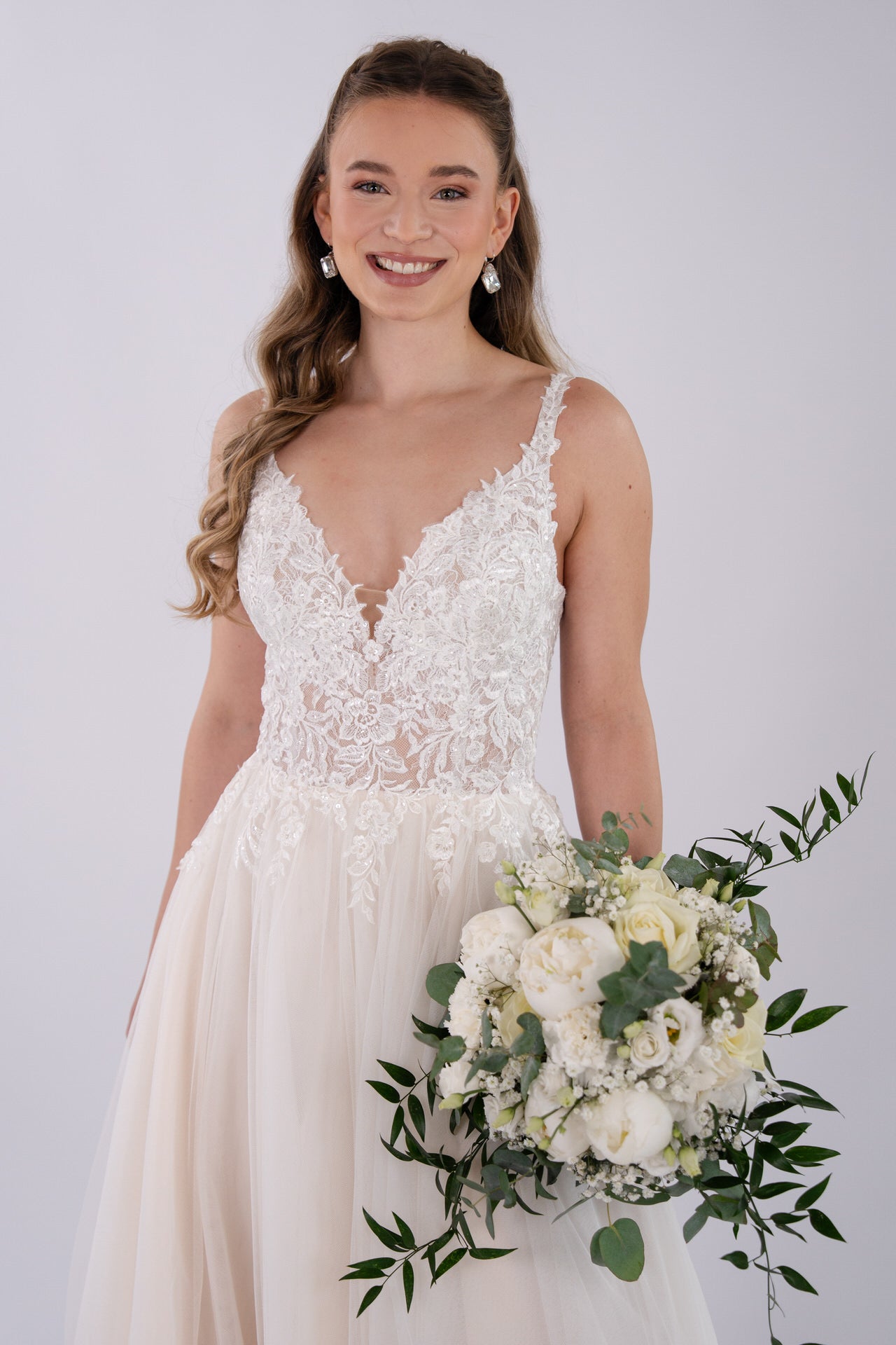 li - 4E - 009 - bridalicious Brautkleider Hochzeitskleider Brautmoden Bremen Wiesbaden