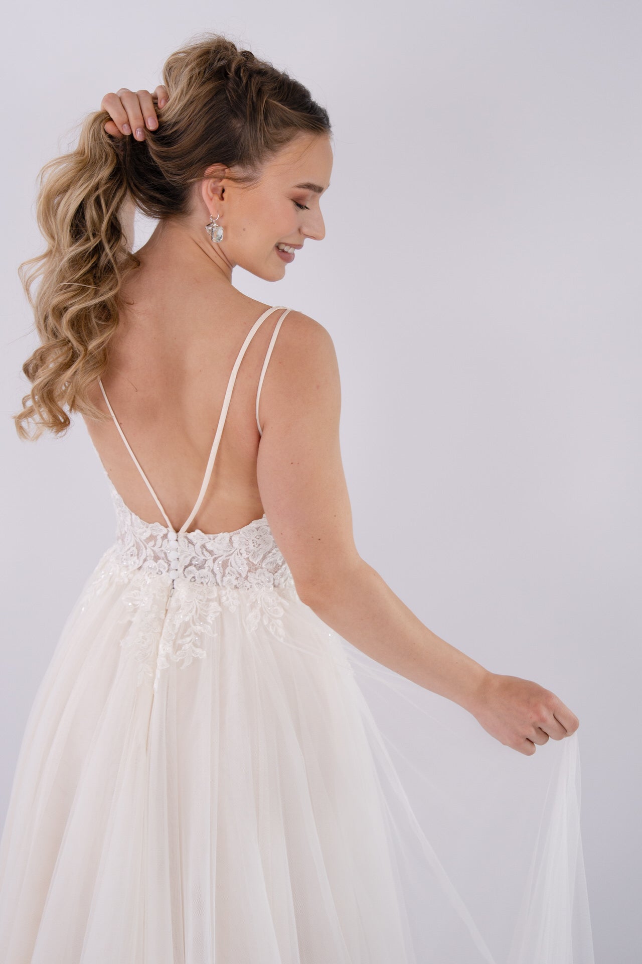 li - 4E - 009 - bridalicious Brautkleider Hochzeitskleider Brautmoden Bremen Wiesbaden