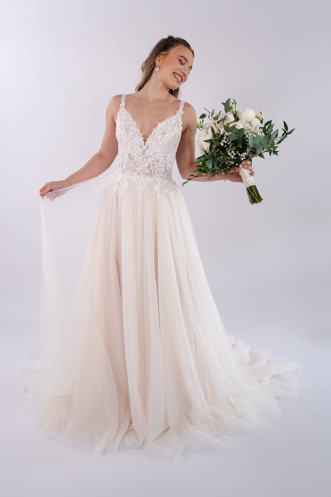 li - 4E - 009 - bridalicious Brautkleider Hochzeitskleider Brautmoden Bremen Wiesbaden