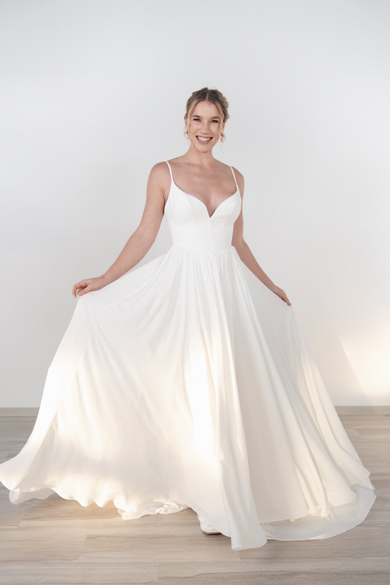 li - 5L - 011 - bridalicious brautkleider hochzeitskleider