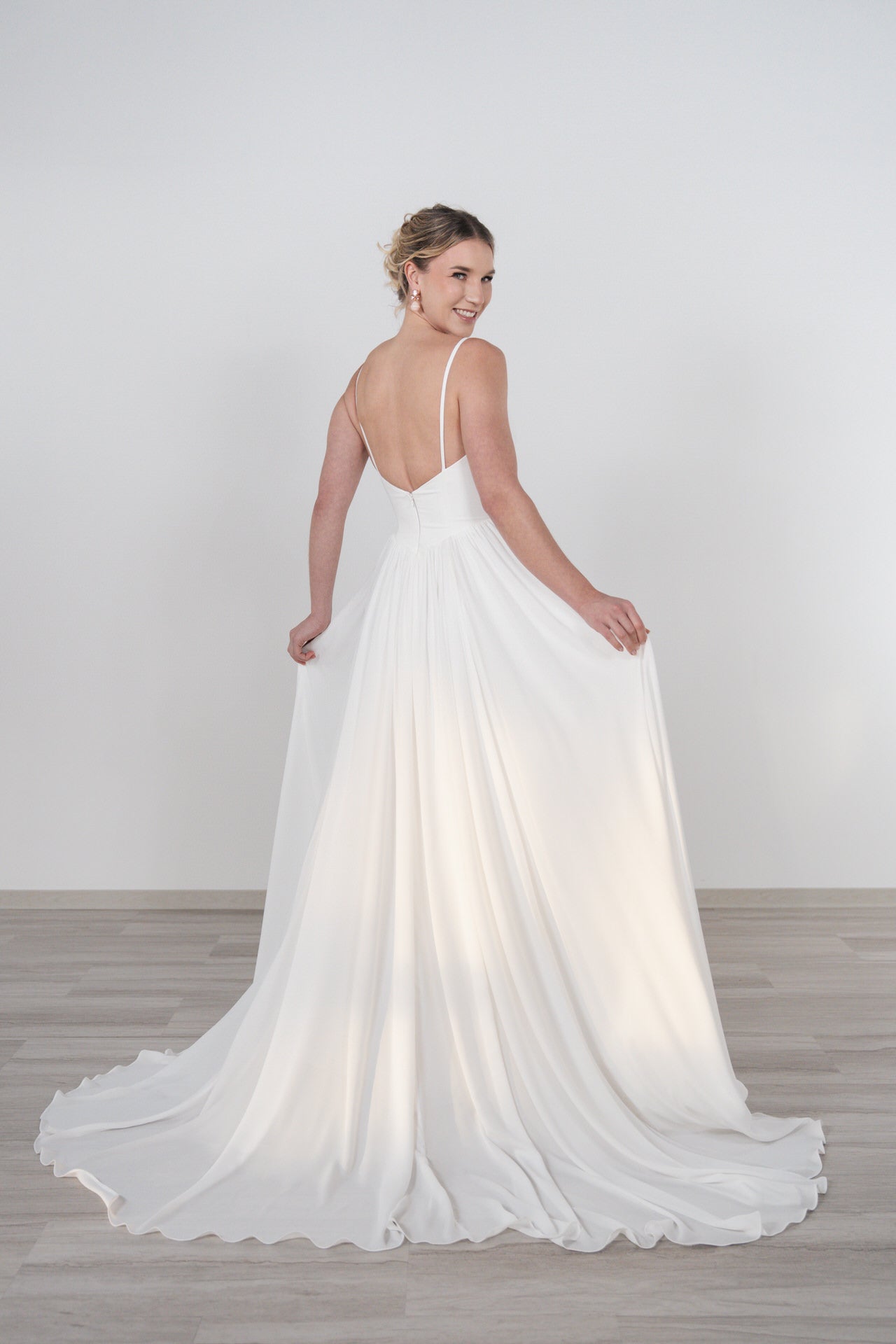 li - 5L - 011 - bridalicious brautkleider hochzeitskleider
